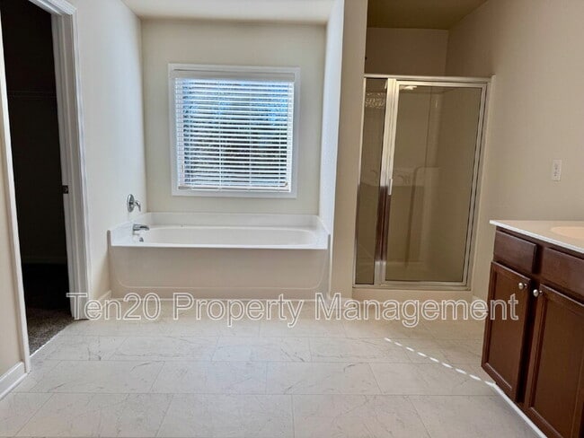 Building Photo - 789 Honey Do Ct