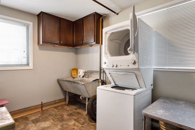 Building Photo - 2 Bedroom, Upper Level Unit for Rent in Coon Rapids! Everything Included but Electric & Internet!