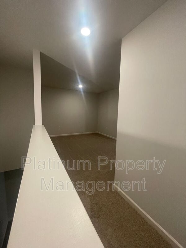 Building Photo - 551 Stoneybrook Dr