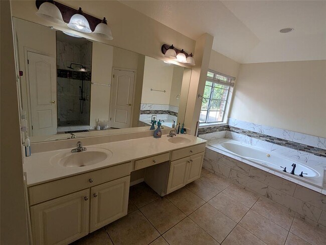 Building Photo - 9910 Jasmine Creek Dr
