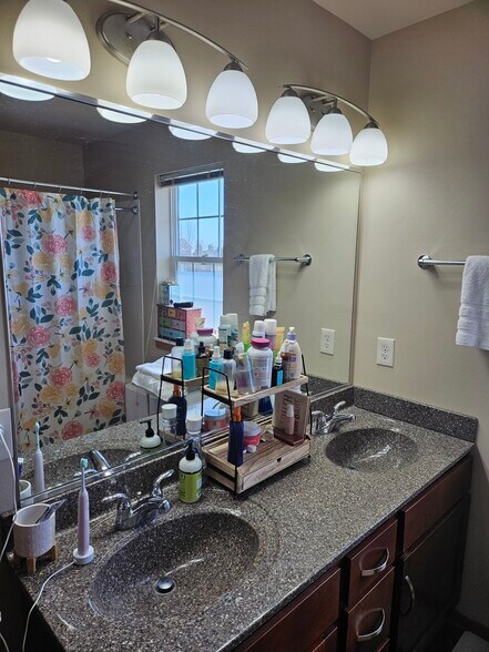 Primary ensuite bath - 4868 Innovation Dr