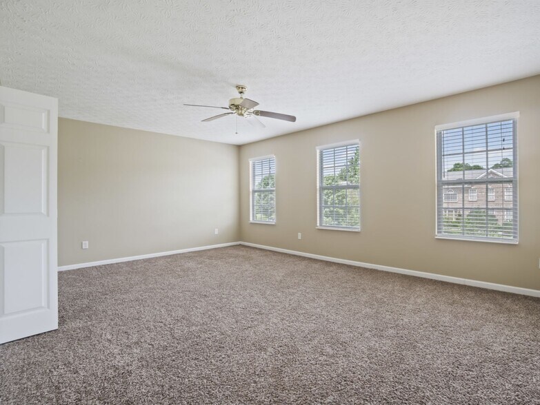 Building Photo - 626 Riverby Ln