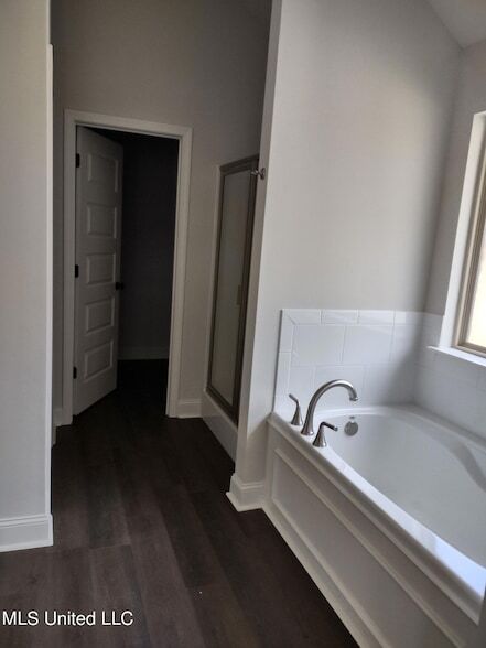 Building Photo - 464 Silver Hill Dr