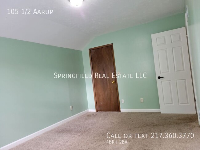 Building Photo - Spacious 4 Bed, 2 Bath Apartment with Mode...