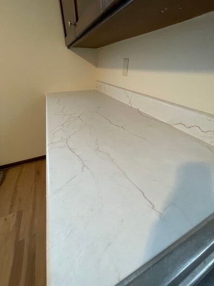 New kitchen counter toos - 1407 Wiesner St