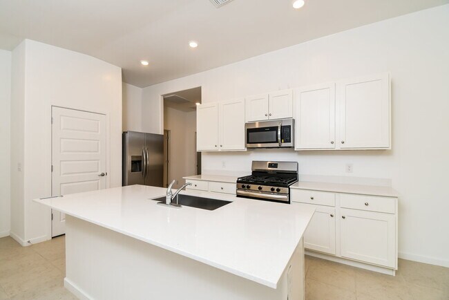 Building Photo - 10302 W Sumullen St