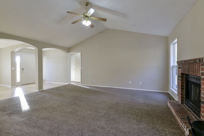 Building Photo - 325 Tall Oaks Dr