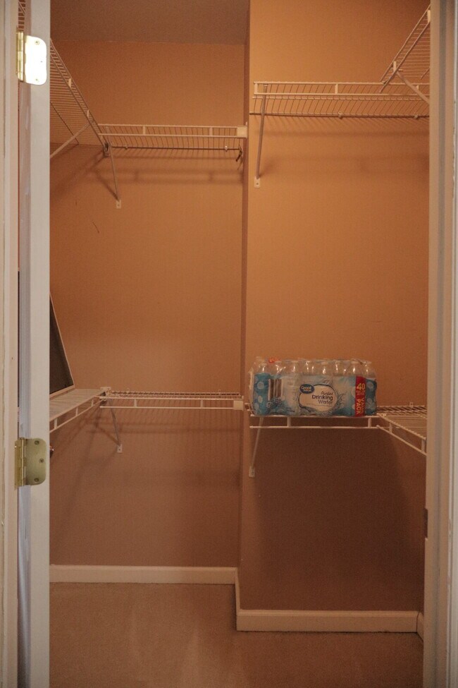 Building Photo - Expansive Mostly-Furnished Residence featuring 3 Bedrooms, a Completed Basement, and a Loft Space