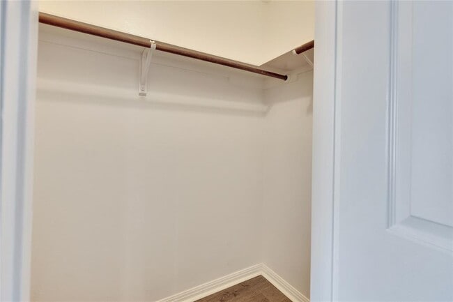 Building Photo - 1712 W Mesa Park Dr