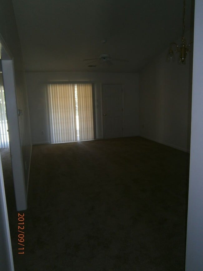 Building Photo - Spacious 2 bed 2 bath duplex, available soon!