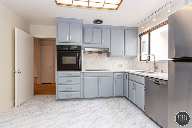 Building Photo - Exceptional Mid-Century 3BR Home in One of San Francisco's Hidden Gems