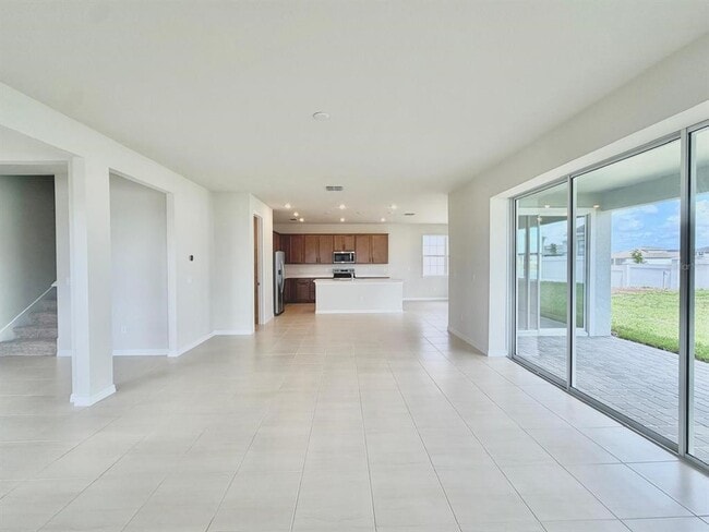 Building Photo - 6985 Oak Commons Way