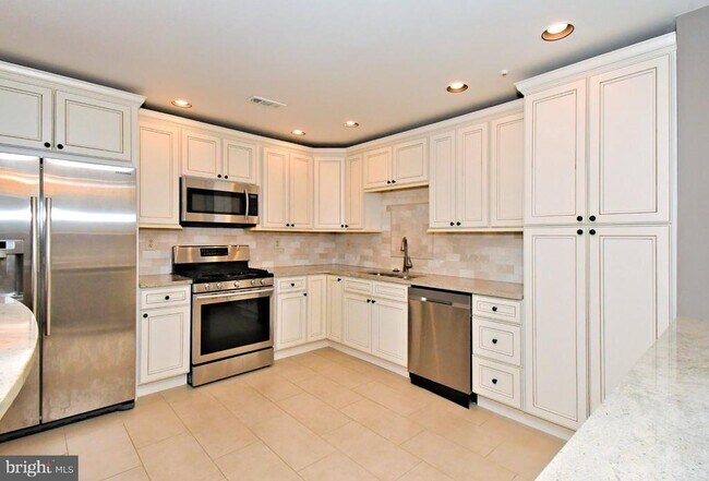 Building Photo - 6 Kanon Ct