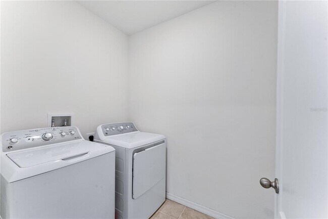 Building Photo - 5038 Foxglove Cir