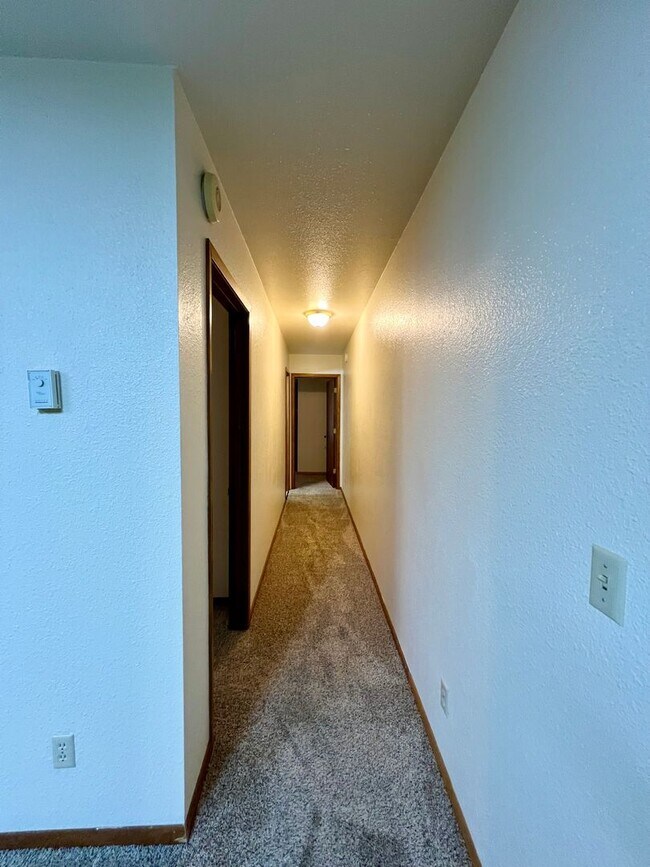 Building Photo - Dunbar Ave 529-