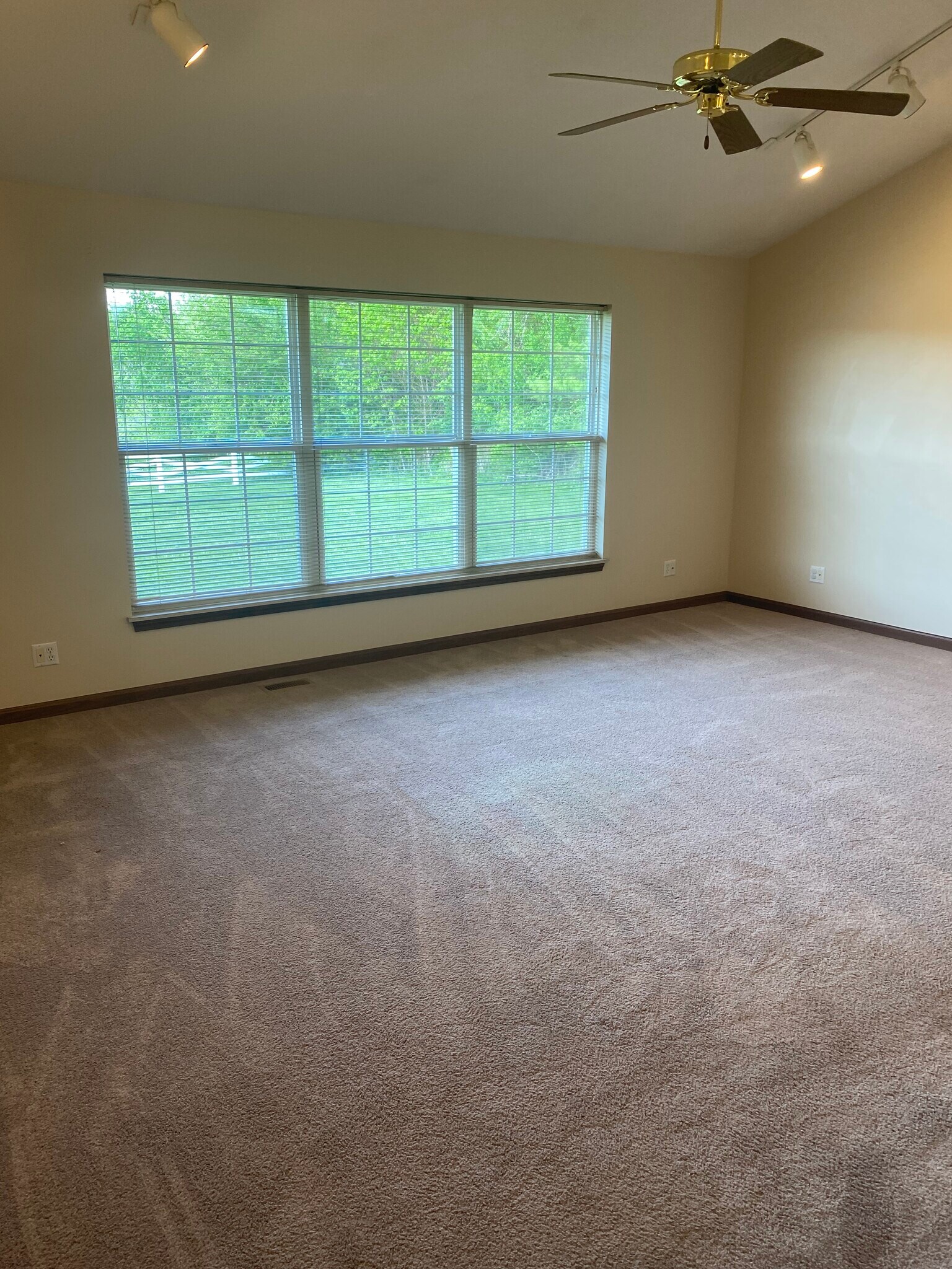 Building Photo - 2928 E Buckskin Dr