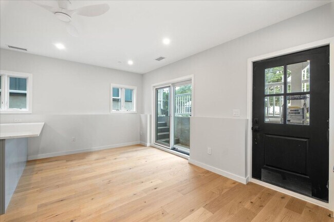 Building Photo - 46 Hudson St