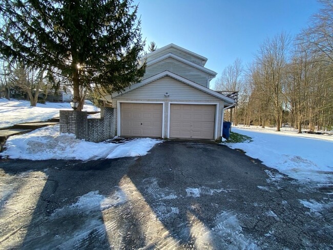 Building Photo - 4330-4332 Ellsworth Rd Stow OH 44224 MFH2 .T3