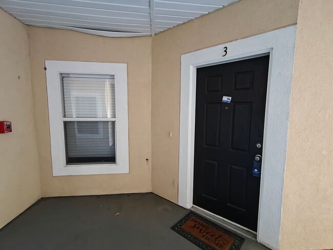 Building Photo - Cozy 2 Bedroom Condo on Ground Floor