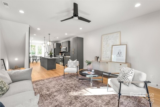 Building Photo - 1314 Carolyn Dr