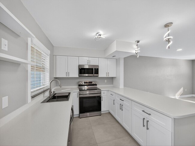 Building Photo - 1002 Shorewinds Dr