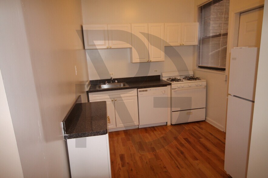 Building Photo - 3721 N Pine Grove Ave