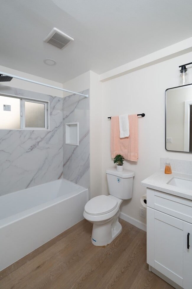 Building Photo - 2400DelM