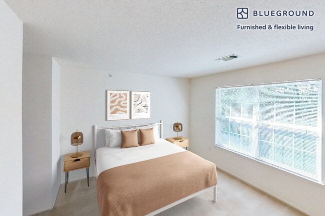 Building Photo - 100 Lexington Ridge Dr