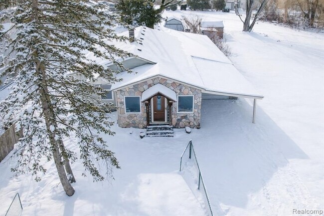 Building Photo - 321 Longspur Ln