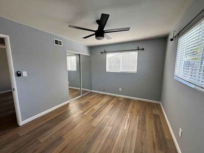 Building Photo - Upgraded 3 Bed / 2 Bath Pool Home with Sol...