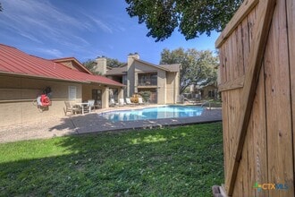 Building Photo - 1202 Thorpe Ln