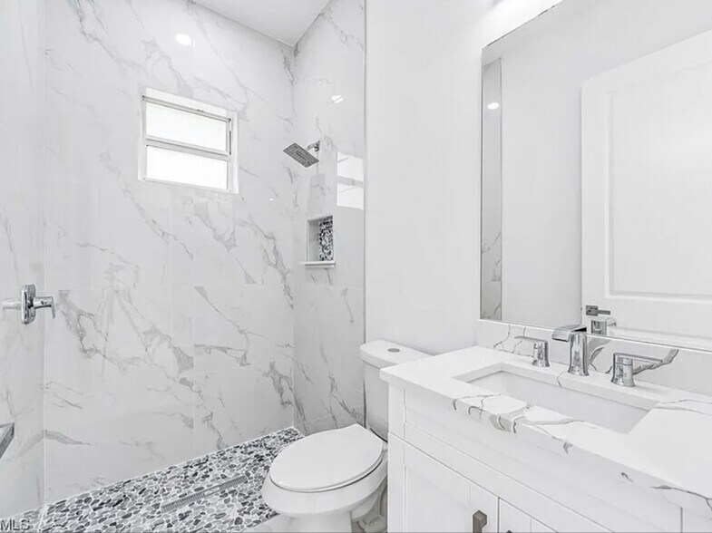 Building Photo - 4716 Douglas Ln