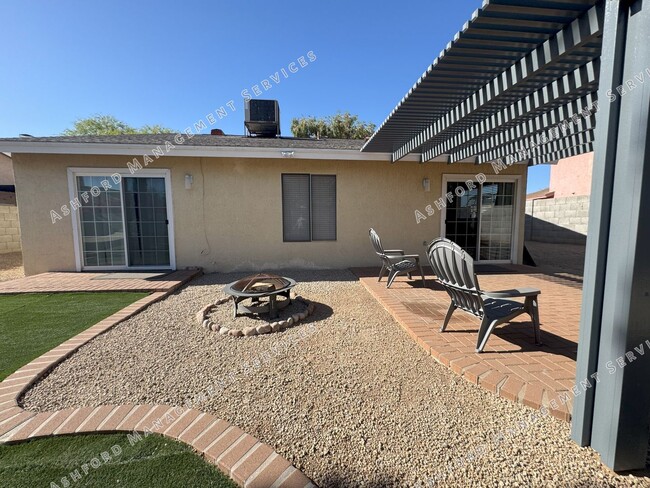 Building Photo - BEAUTIFULLY REMODELED 3 BEDROOM HOME WITH ...