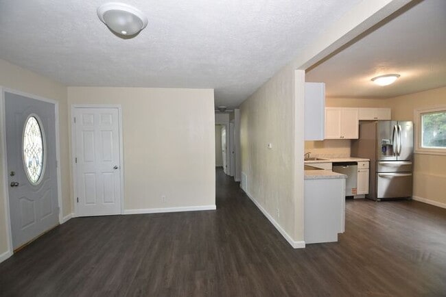 Building Photo - Elkhart North West- 3 bedroom ranch with d...