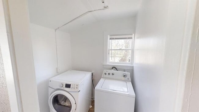 Building Photo - 716 Pearl St