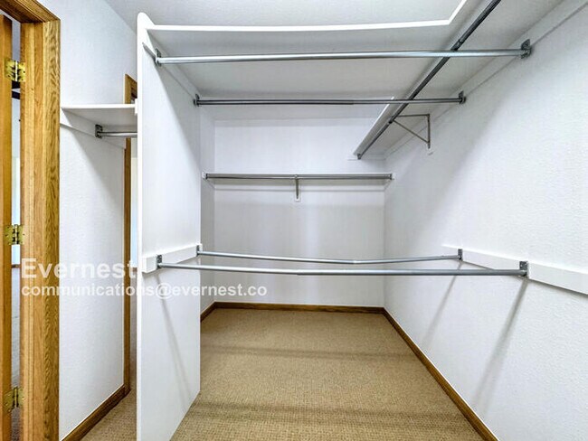 Building Photo - 990 Utica Cir
