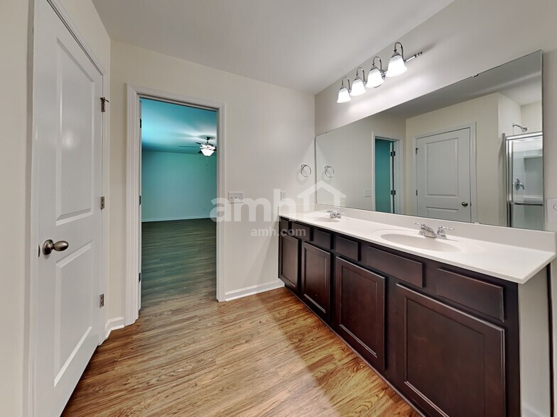 Building Photo - 168 Orion Way