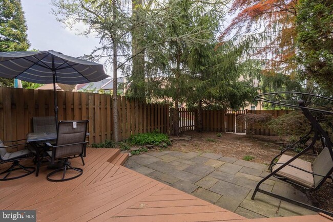 Building Photo - 156 Eaton Dr