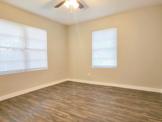 Building Photo - 1106 2nd Ave N