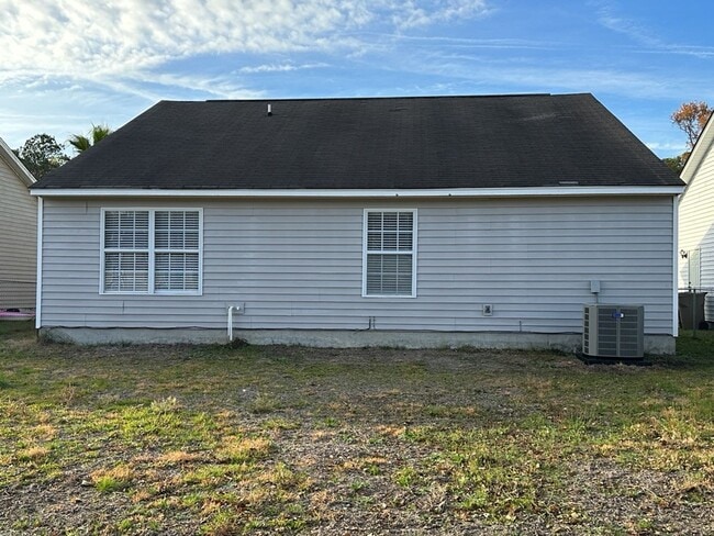 Building Photo - 1050 Rushing St