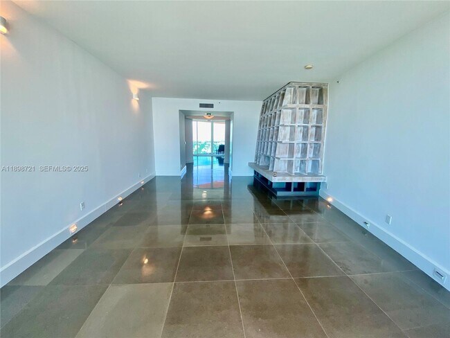 Building Photo - 300 South Pointe Dr