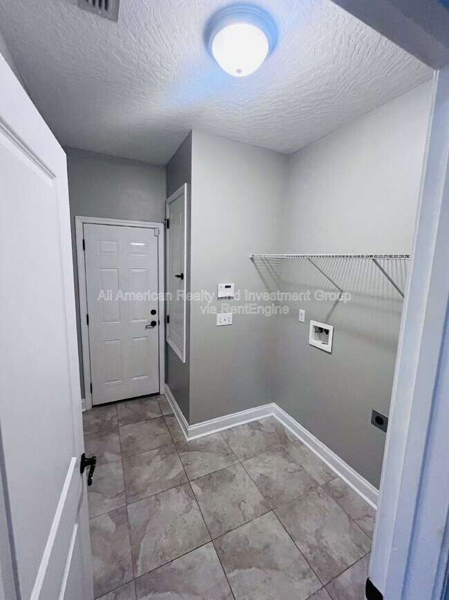 Building Photo - 598 Emerald Ln