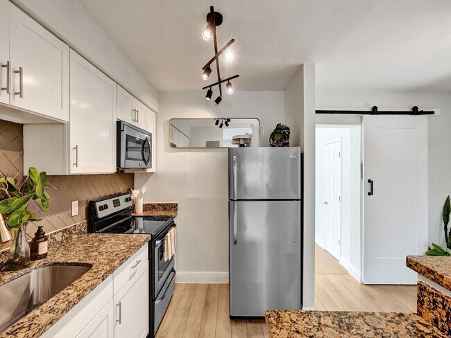 Building Photo - 1713 NE 15th Ave