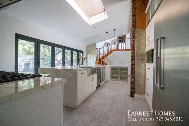 Building Photo - 11619 Lerdo Ave