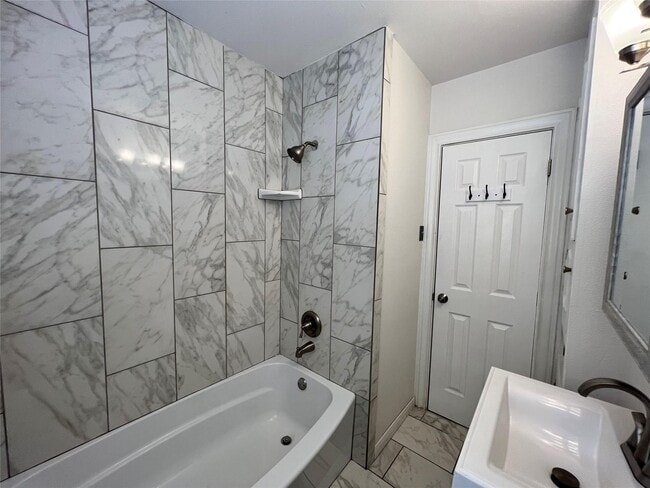 Building Photo - 7607 Hemlock St