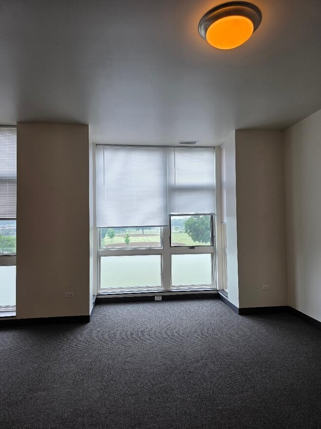 Building Photo - 3643 S State St