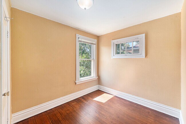 Building Photo - Stately Brick Denver Square Near City Park!