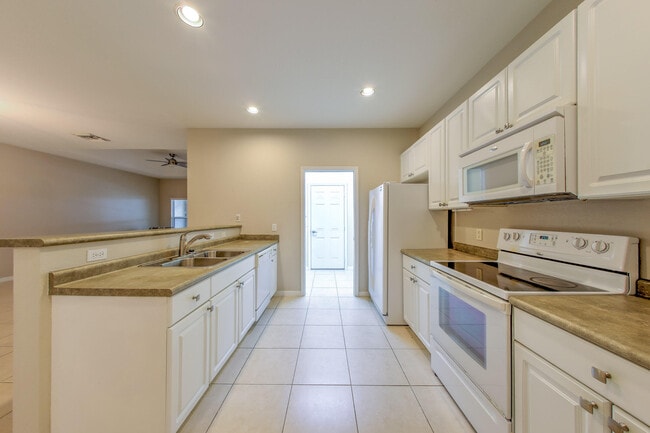 Building Photo - 1868 S Dovetail Dr