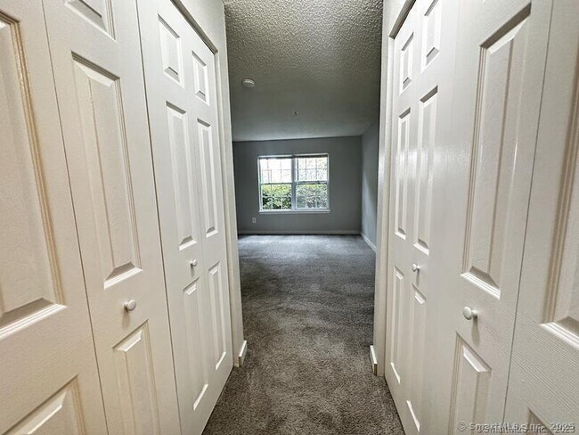 Building Photo - 100 Glenbrook Rd