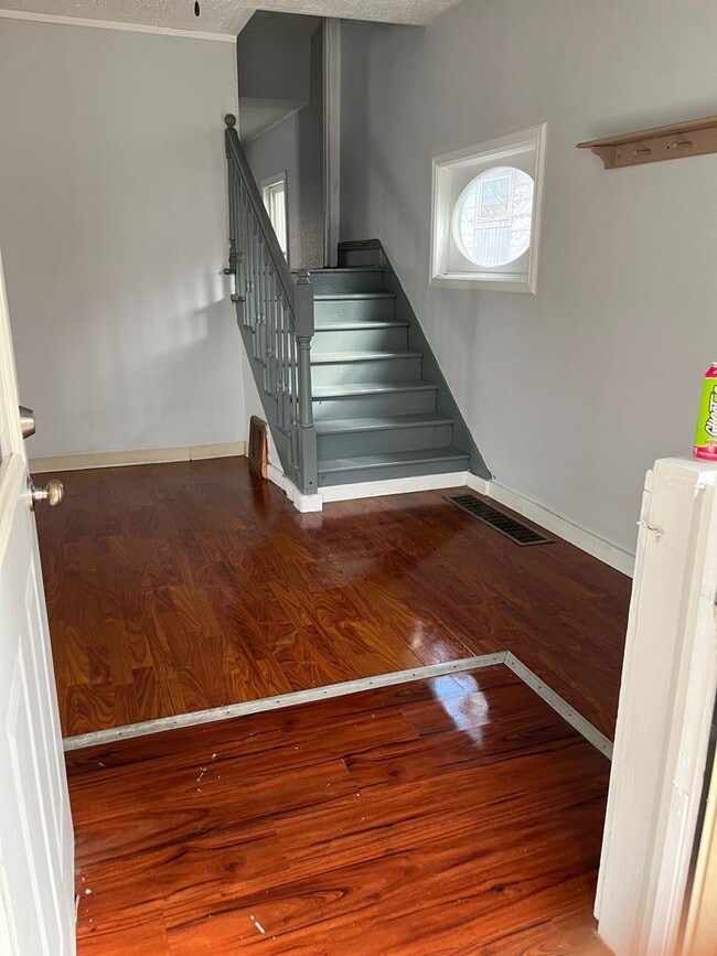 Building Photo - Great 2br/2ba home with large yard and large bonus room!